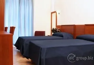 Gloria 3*